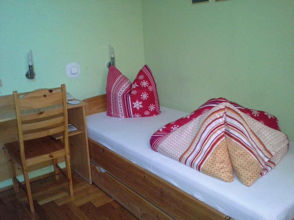 Korona Szallo Hotel Нагиканиша Екстериор снимка