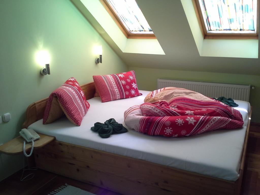 Korona Szallo Hotel Нагиканиша Екстериор снимка
