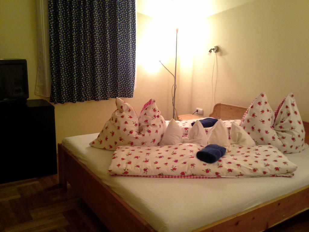 Korona Szallo Hotel Нагиканиша Екстериор снимка