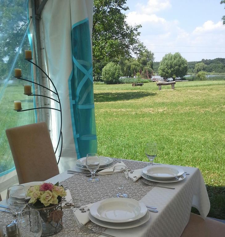 Korona Szallo Hotel Нагиканиша Екстериор снимка