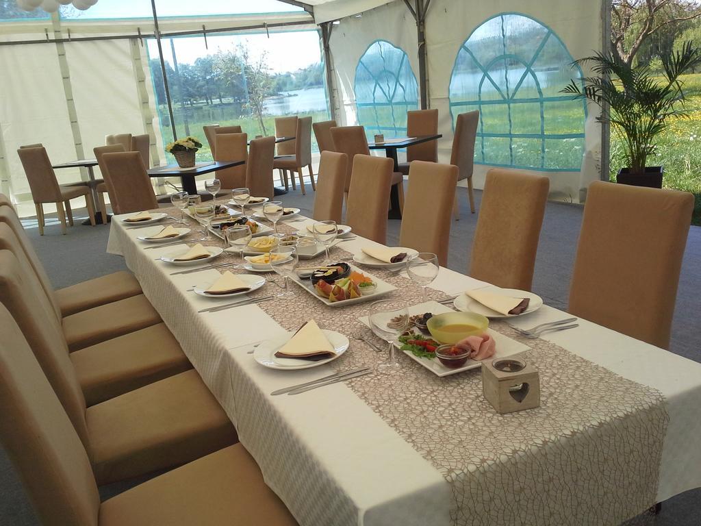 Korona Szallo Hotel Нагиканиша Екстериор снимка