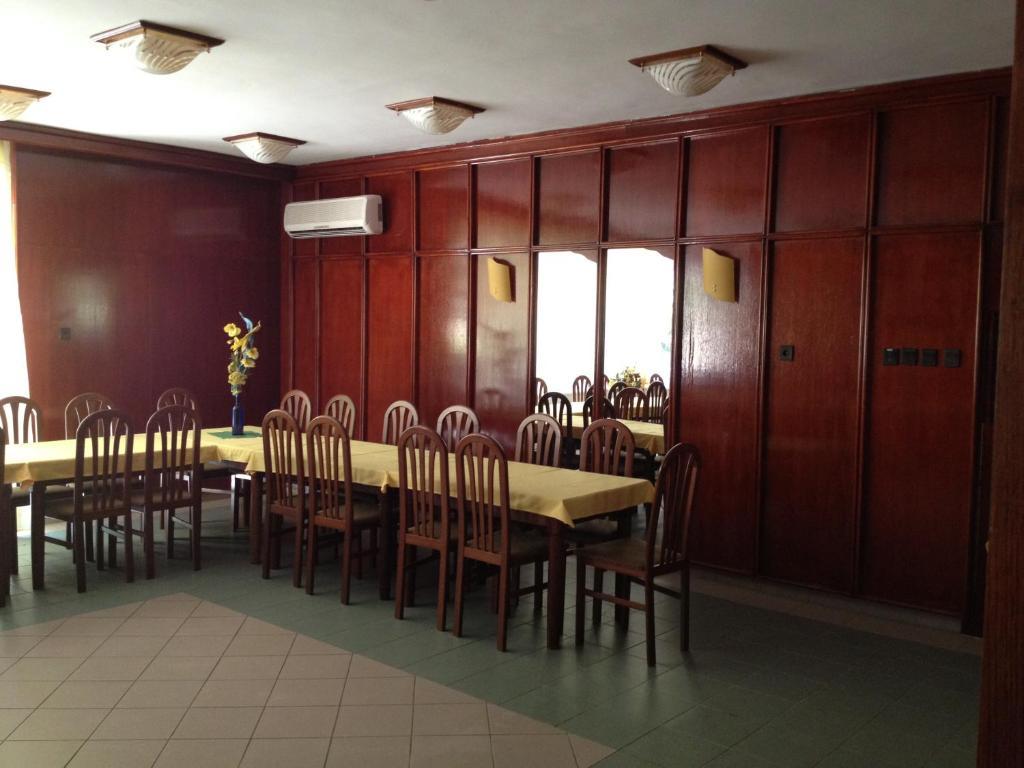 Korona Szallo Hotel Нагиканиша Екстериор снимка