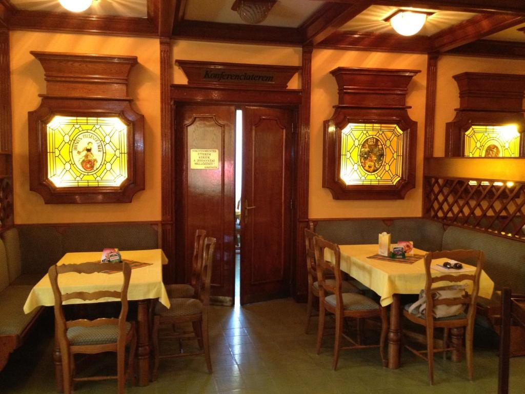 Korona Szallo Hotel Нагиканиша Екстериор снимка