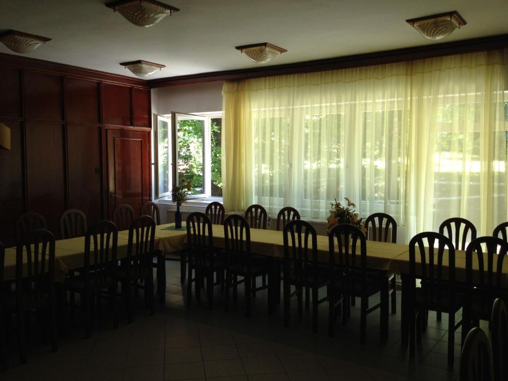 Korona Szallo Hotel Нагиканиша Екстериор снимка