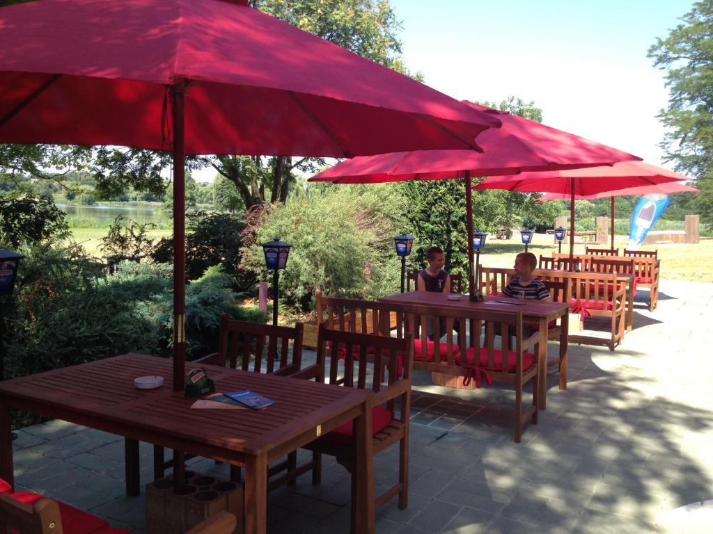 Korona Szallo Hotel Нагиканиша Екстериор снимка