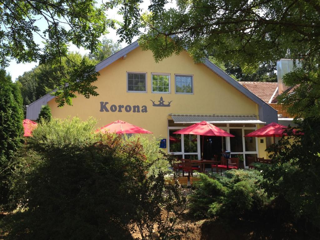 Korona Szallo Hotel Нагиканиша Екстериор снимка